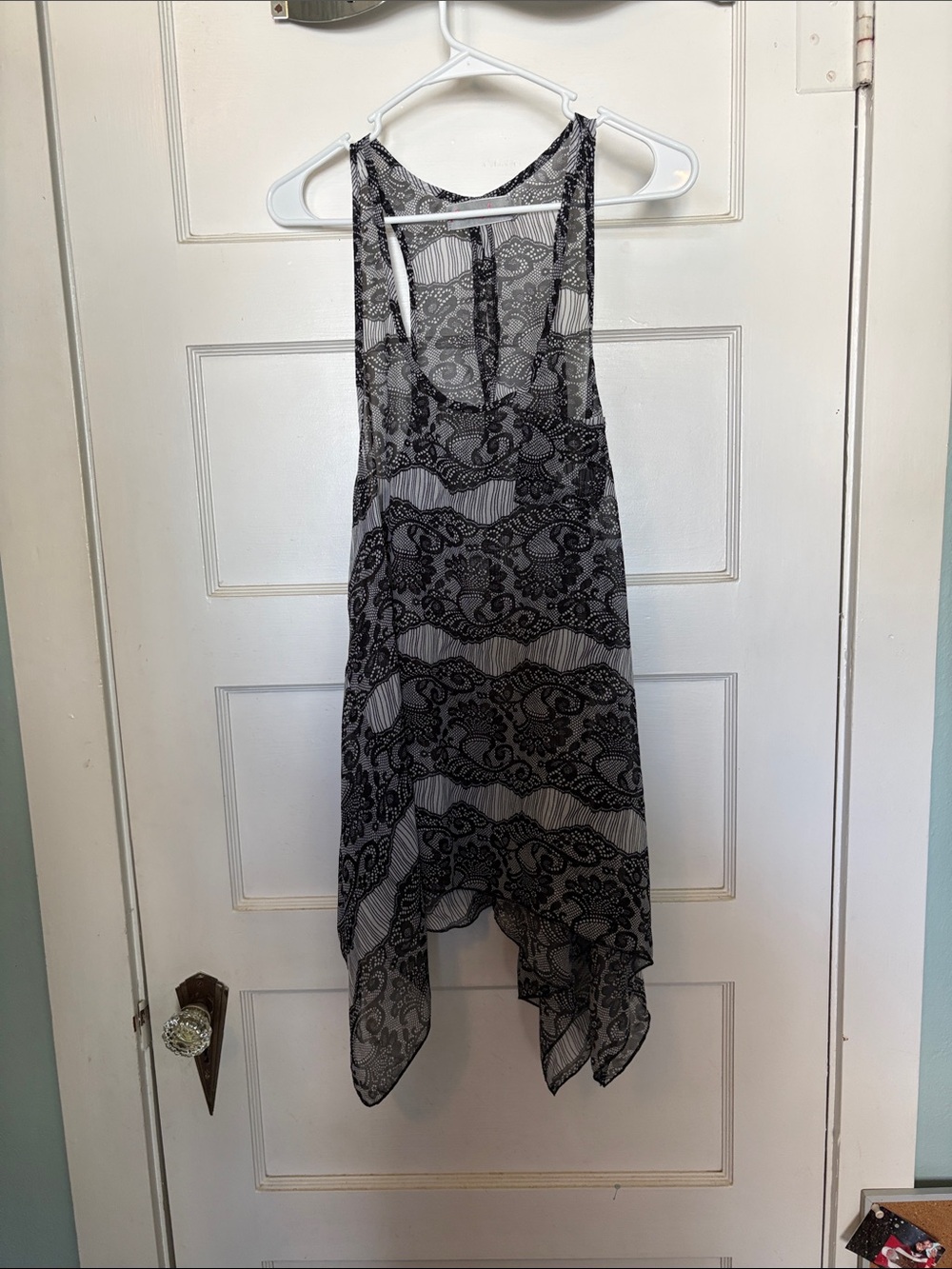 Pretty Angel Sleeveless Black and White Lace-Print Handkerchief Hem Dress Size L